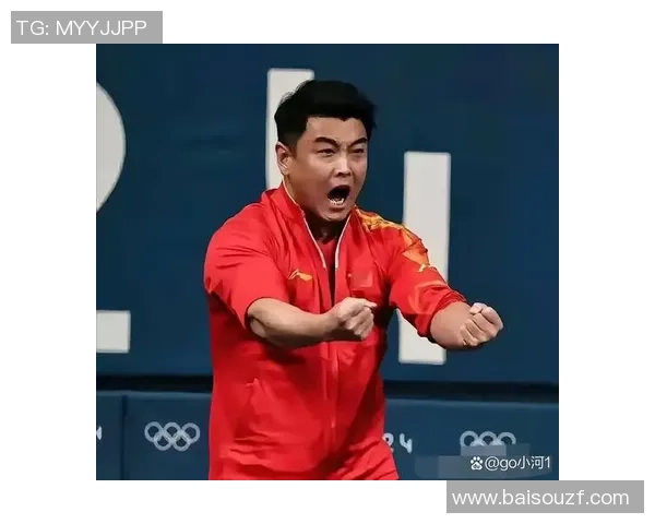 足球明星与观众激烈对骂引发热议赛场内外的情绪碰撞与反思